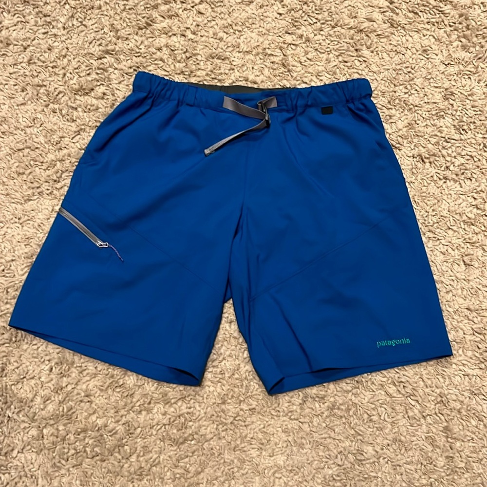 Men’s Patagonia Blue 10” inseam shorts with liner adjustable waist Large